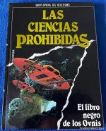 Portada del libro El libro negro de los OVNIs, de José Antonio Valverde y otros.